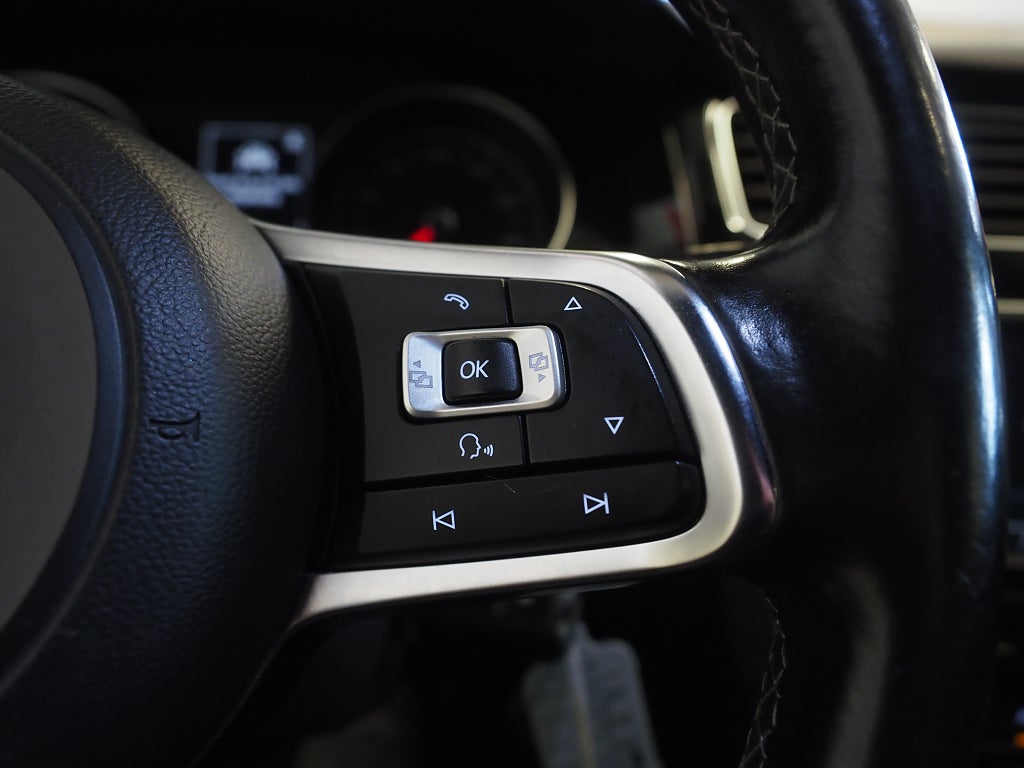 Volkswagen Golf 1.4 TSI 150hk DSG Automat R-Line Adaptiv Farthållare 2017