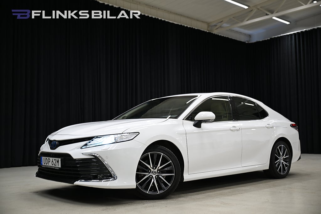 Toyota Camry Hybrid 218HK Executive|GPS|Backkamera|JBL|Lågmil|Moms