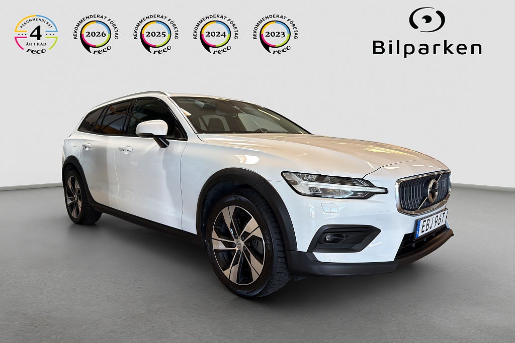 Volvo V60 Cross Country D4 AWD | Momentum | Värmare | 360° | HUD | Se historik