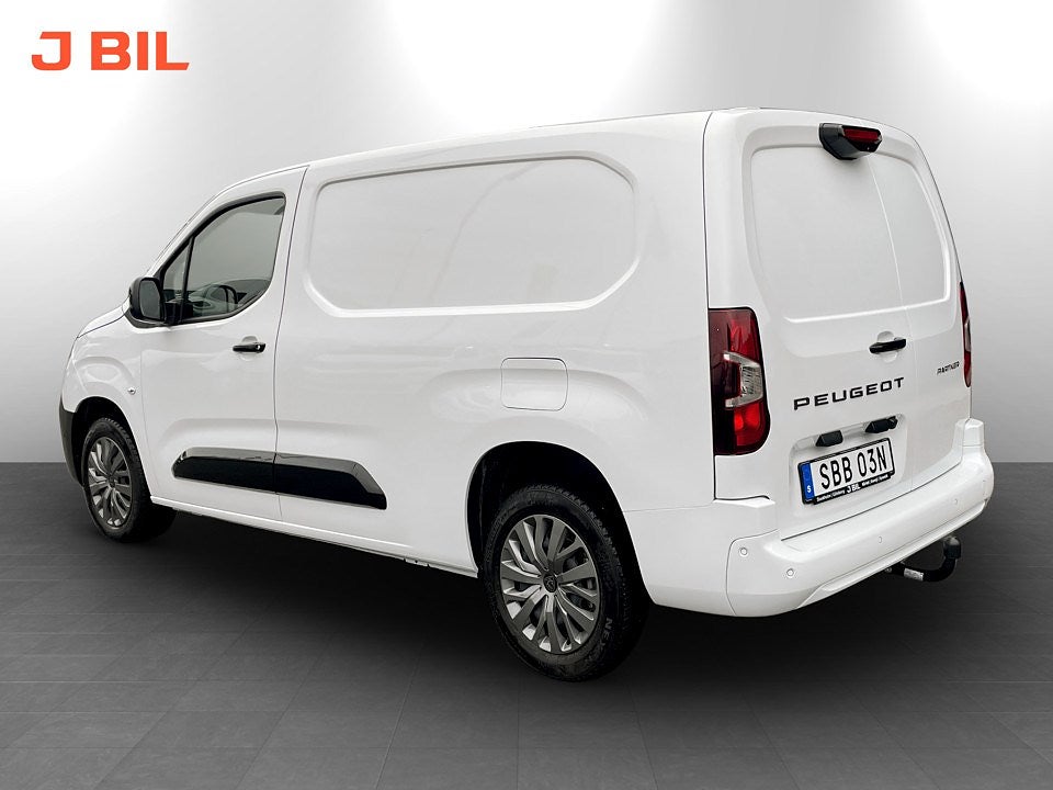 Bild på Peugeot Partner Plus 130hk AT8 L2 - DEMO