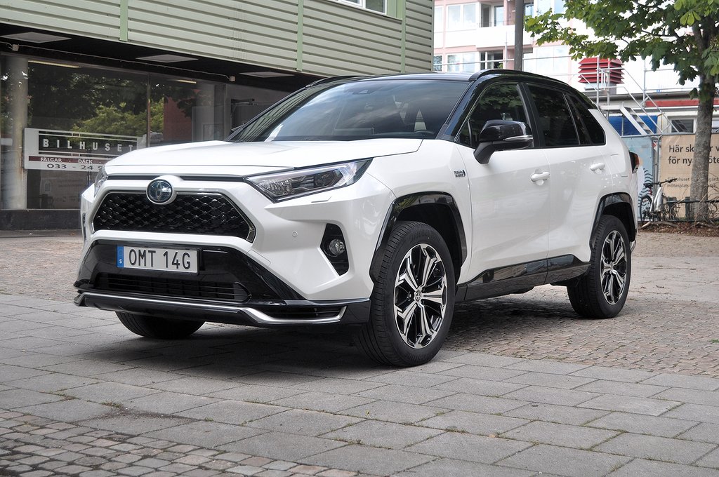 Toyota RAV4 Plug-in  E-CVT 306hk Style Teknikpake Drag Euro6