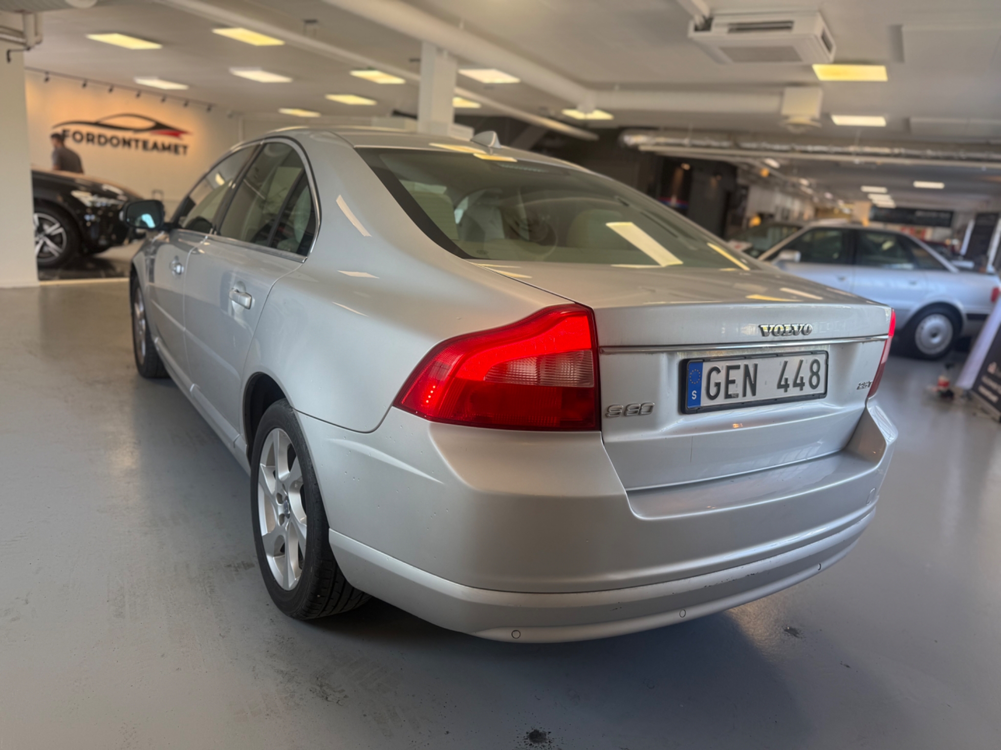 Volvo S80 2.5T Momentum 2007, photo 6/40