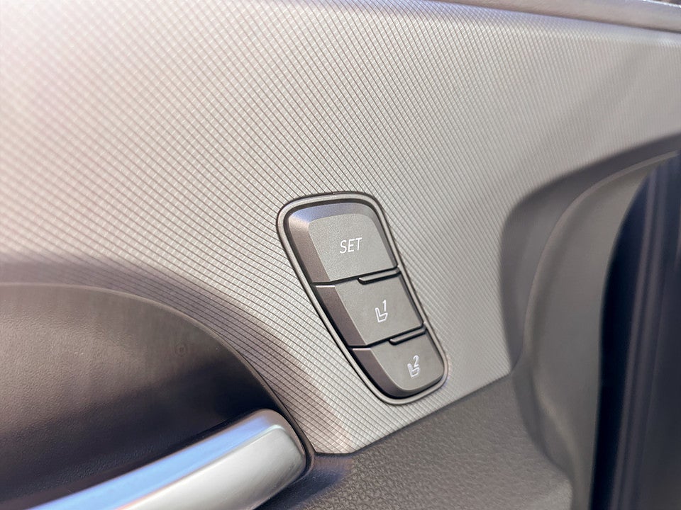 Bild på Hyundai Santa Fe PHEV Advanced 265hk Aut 4WD 7-SITS SKINNKLÄDSEL PANO
