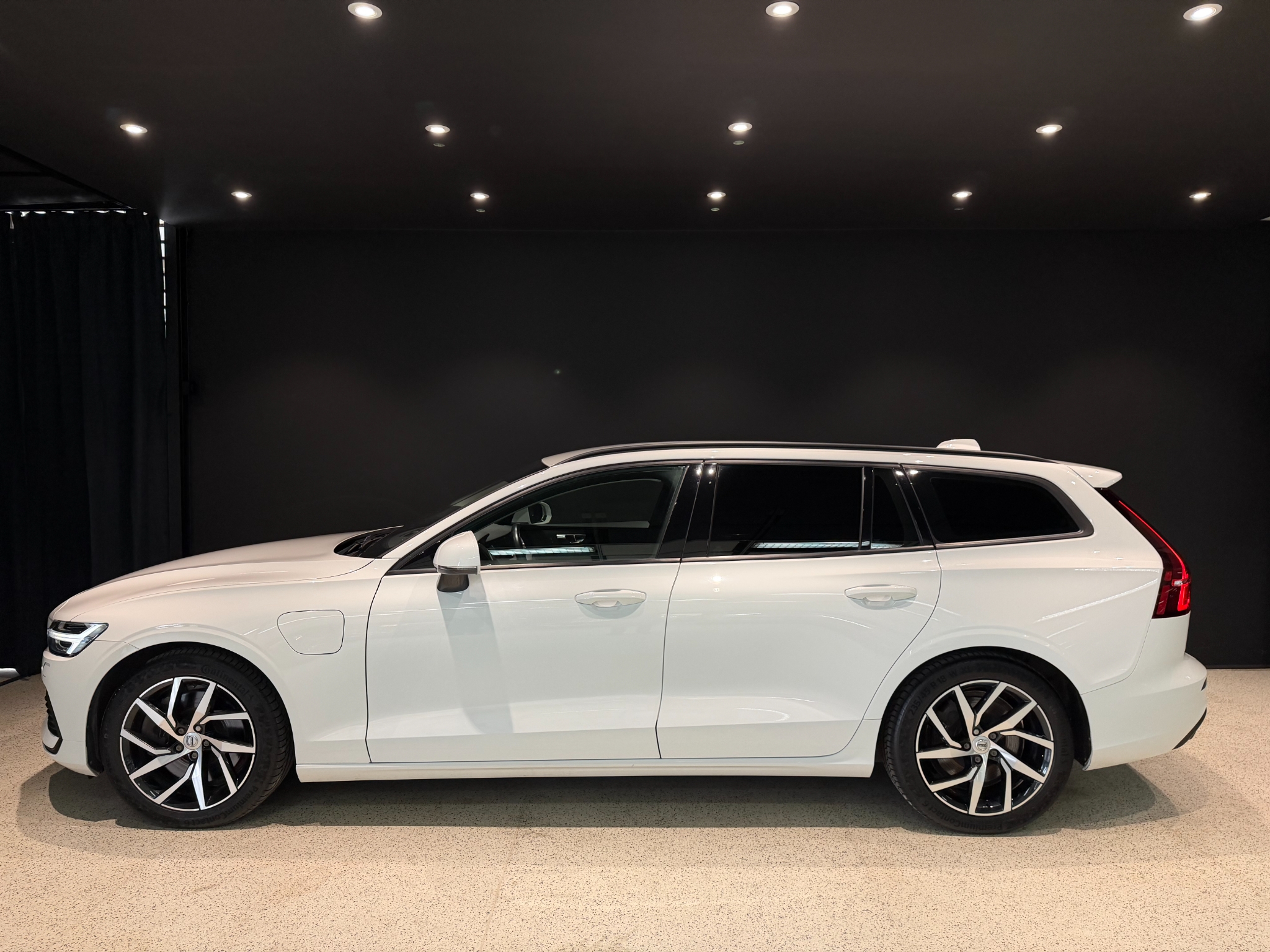 Volvo V60 T6 Twin Engine AWD 2020, photo 3/39