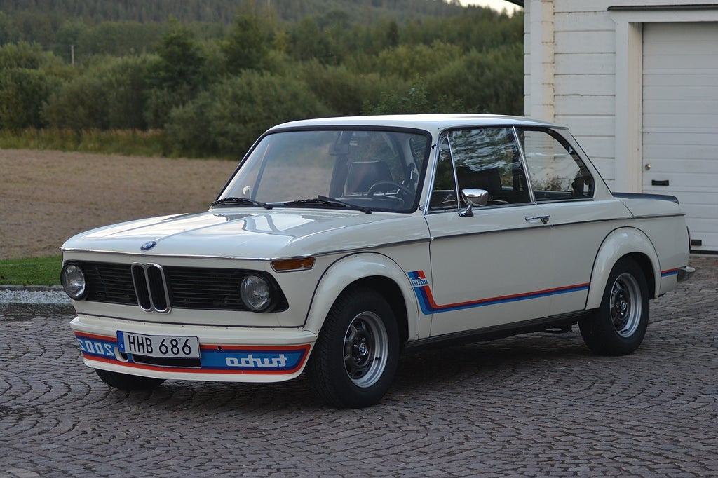 BMW 2002 turbo tillhörde samma familj i över 40 år innan den nuvarande ägaren köpte bilen. Foto: Collecting Cars 