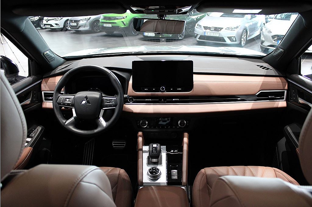 Bild på Mitsubishi Outlander Instyle Plug-In Serviceavtal & V-hjul*