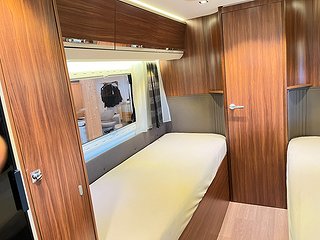 Husbil-halvintegrerad Adria CORAL PLUS 670 SLT 16 av 22