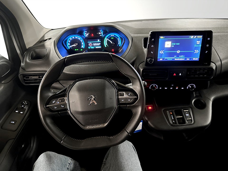 Bild på Peugeot e-Partner PRO+ 50kWh 136hk Aut L2 P-SENSORER NAVI