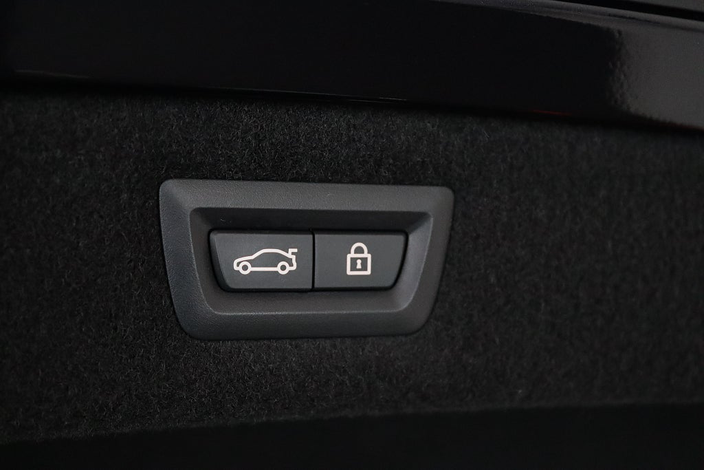 BMW M850i xDrive Gran Coupe B&W Kolfiber Panorama Soft Close