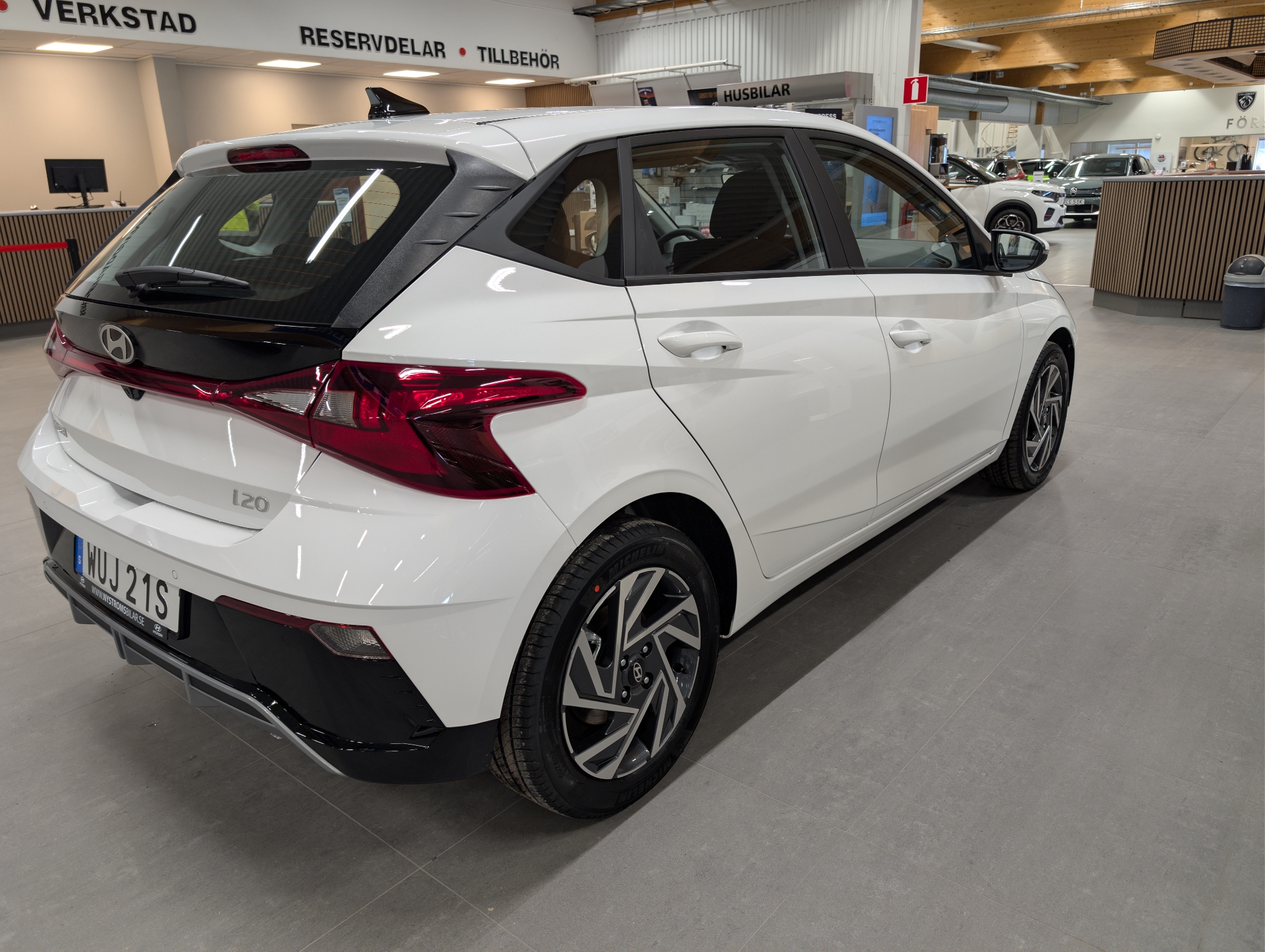 Hyundai i20 Essential Automat 2026, bild 4/10