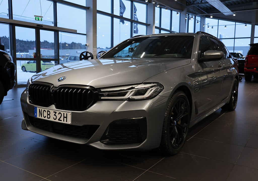 BMW 530e xDrive Touring M Sport Aktiv fartpilot Drag Connected