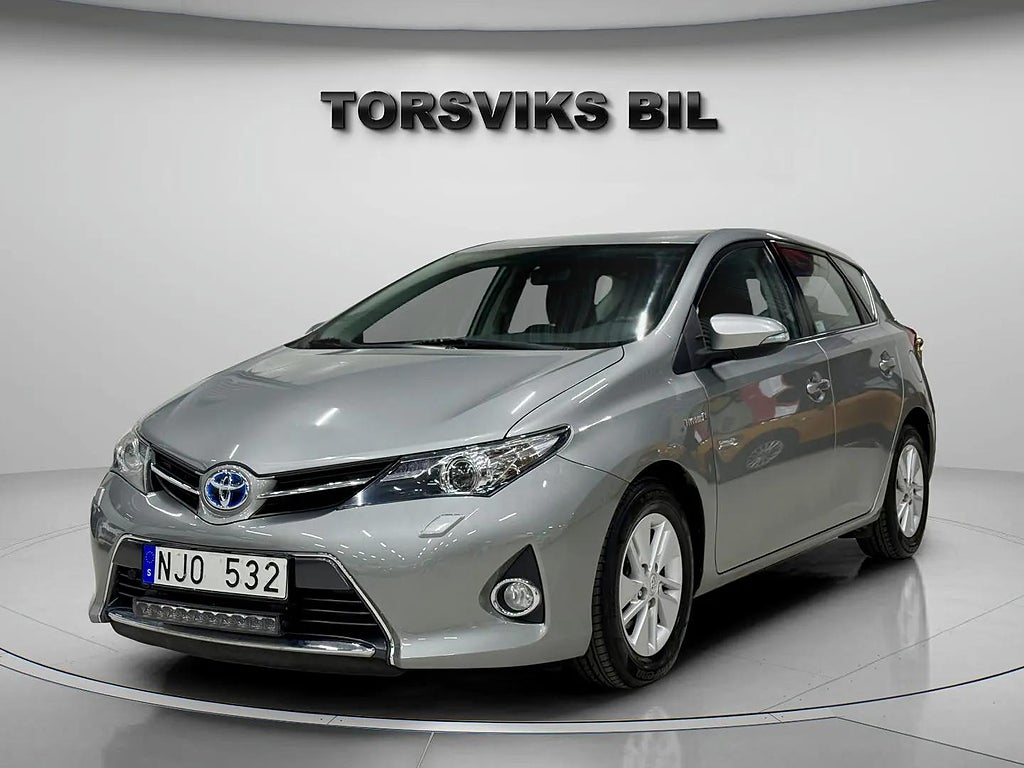 Toyota Auris Hybrid e-CVT Vinterhjul, Motor/Kupevärmare, Ledramp, Hemleverans - bild