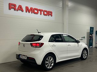 Halvkombi Kia Rio 5 av 22