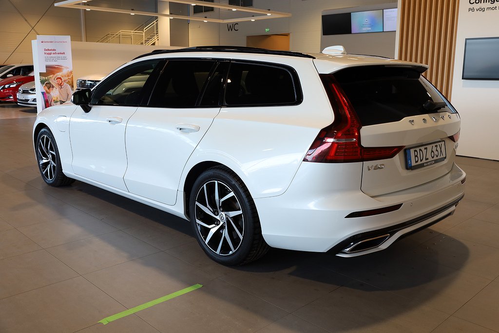 Volvo V60 T8 AWD Aut R-Design Pano Kamera Läder 2019