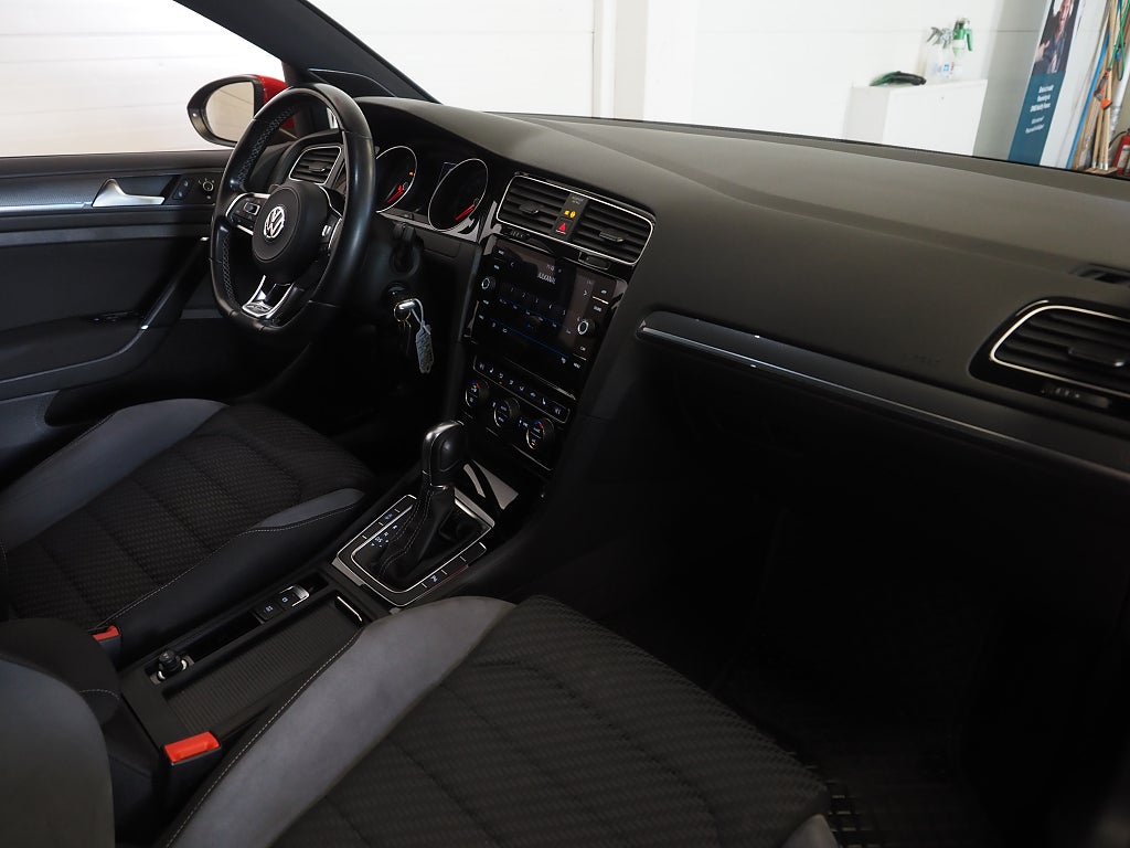 Volkswagen Golf SC TSI 150hk R-Line |Drag|Värmare|Dynaudio|