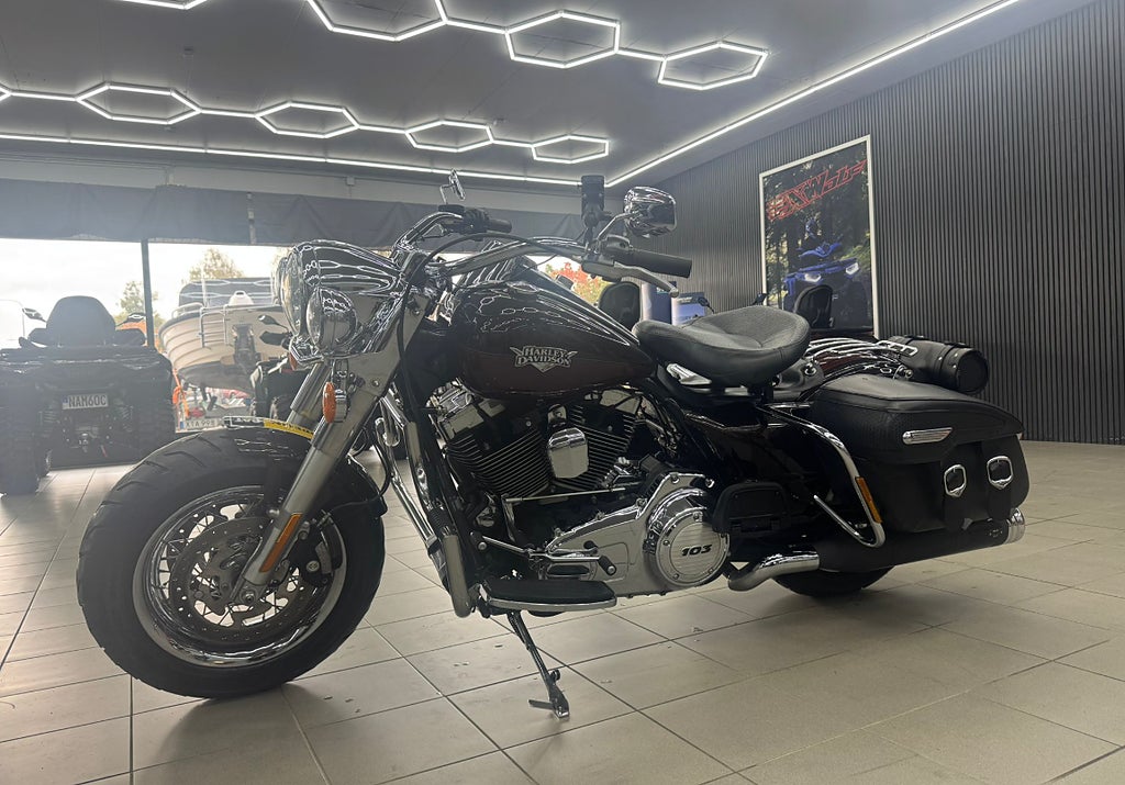 Harley-Davidson FLHRC Road king - UNIK  20 Year Edition FYND