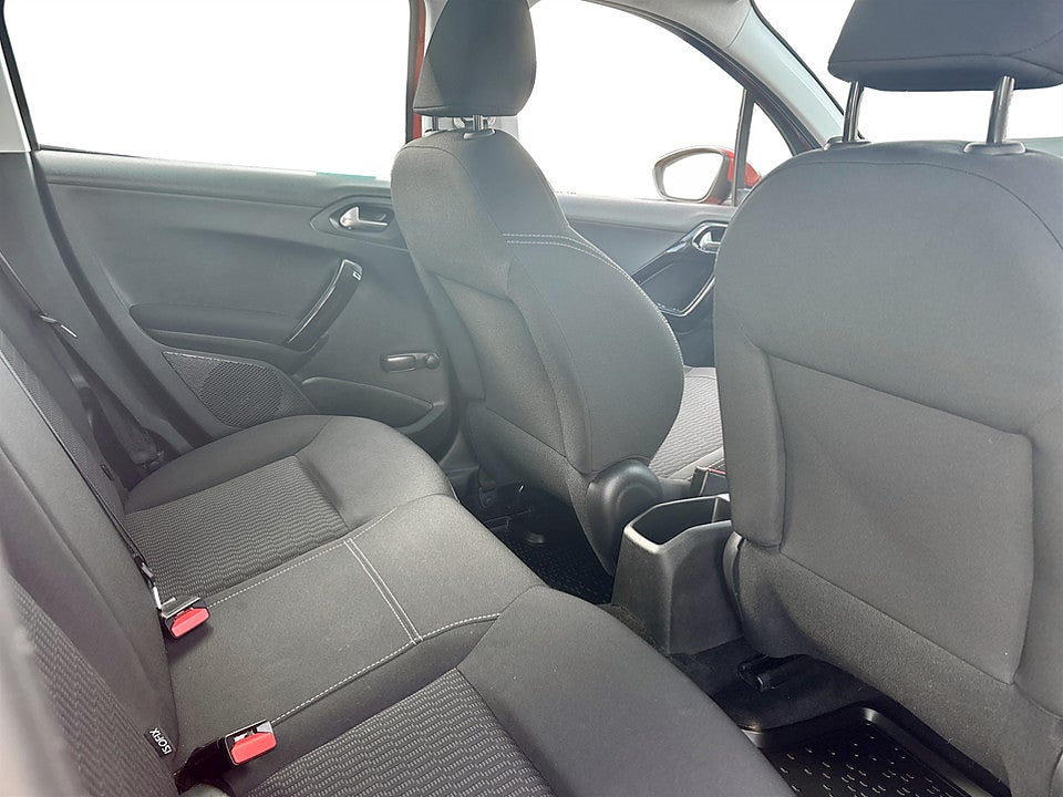 Bild på Peugeot 208 Active 1.2 PT 82hk Aut KAMPANJRÄNTA 3,99%