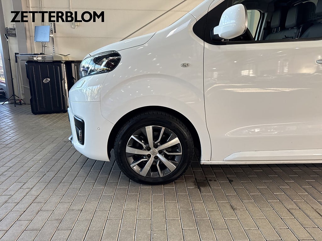 Sedan Toyota Proace 13 av 14