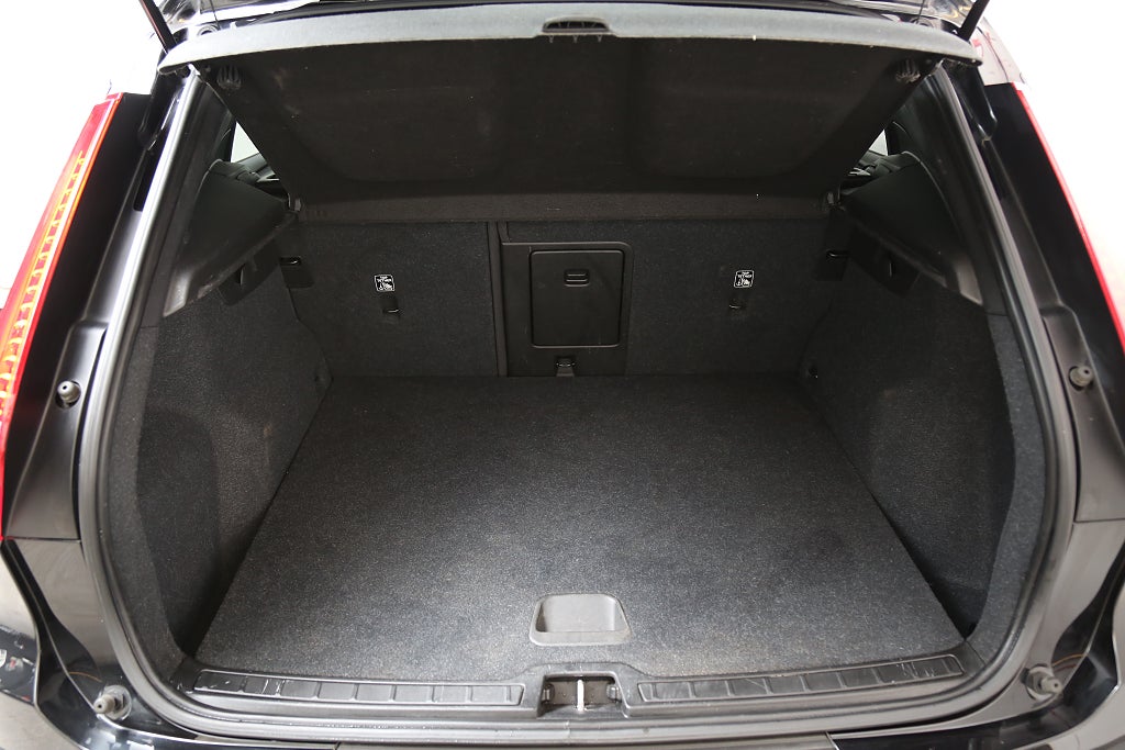 Volvo XC40 T3 163hk Momentum Edition Aut Kamera Navi VOC Drag 2020