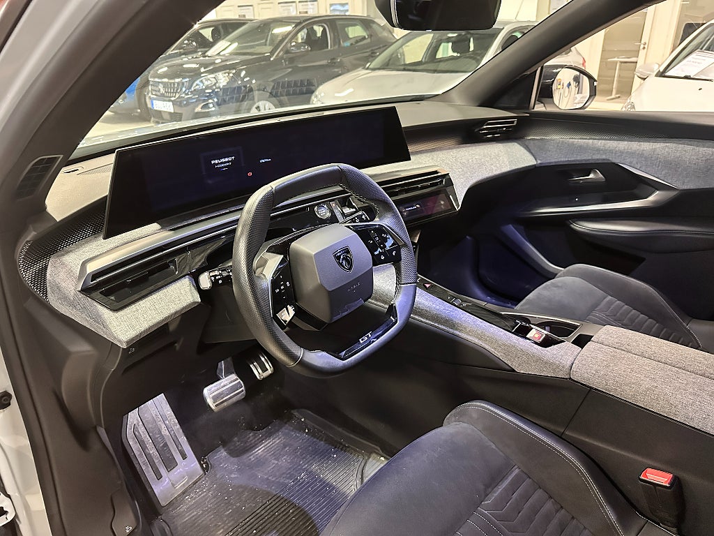 Peugeot E-5008 GT 73 kWh 7-säten Dragkrok, Elbaklucka, B-kam, Navi thumbnail