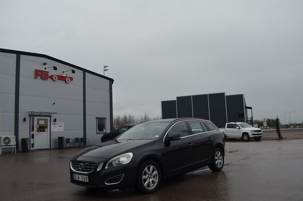 Volvo V60 D4 AWD Momentum 163 hk VOC Pano Navi Drag
