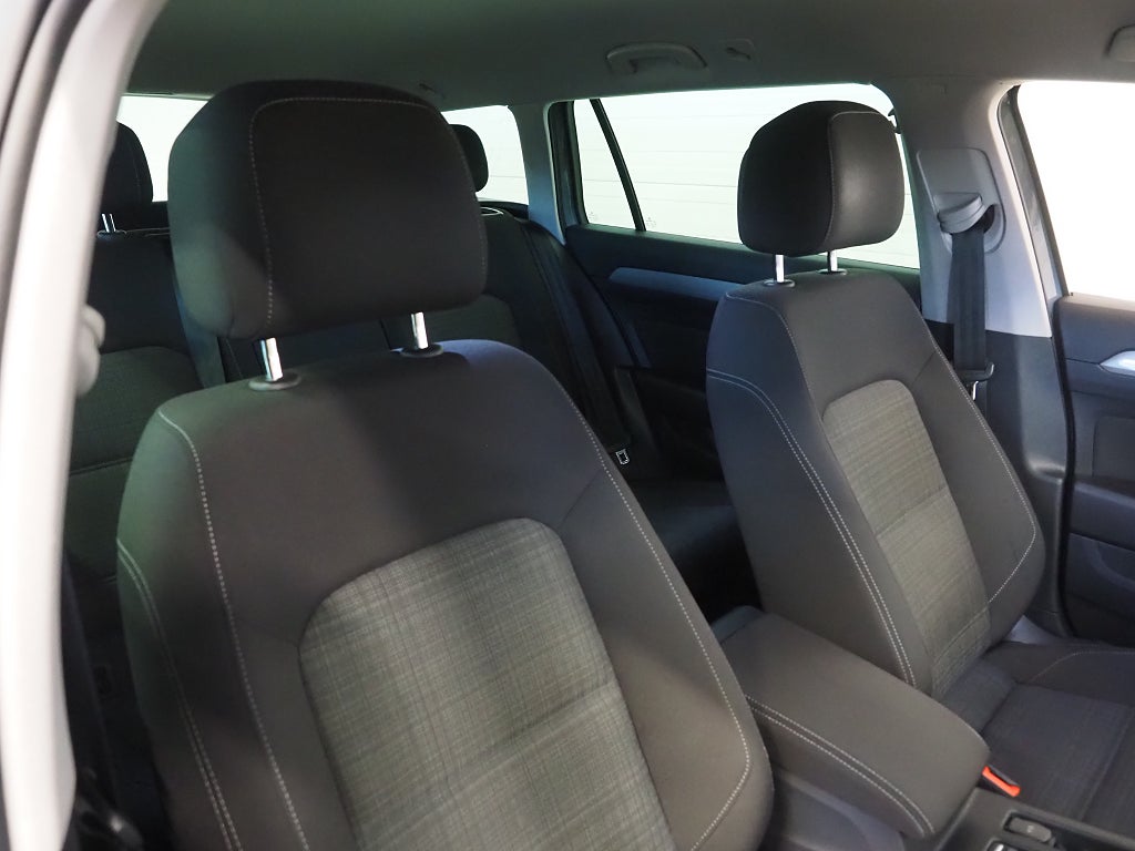 Volkswagen Passat SC 1.5 TSI 150hk DSG |Cockpit|Dynaudio|Drag|Värmare| 2022