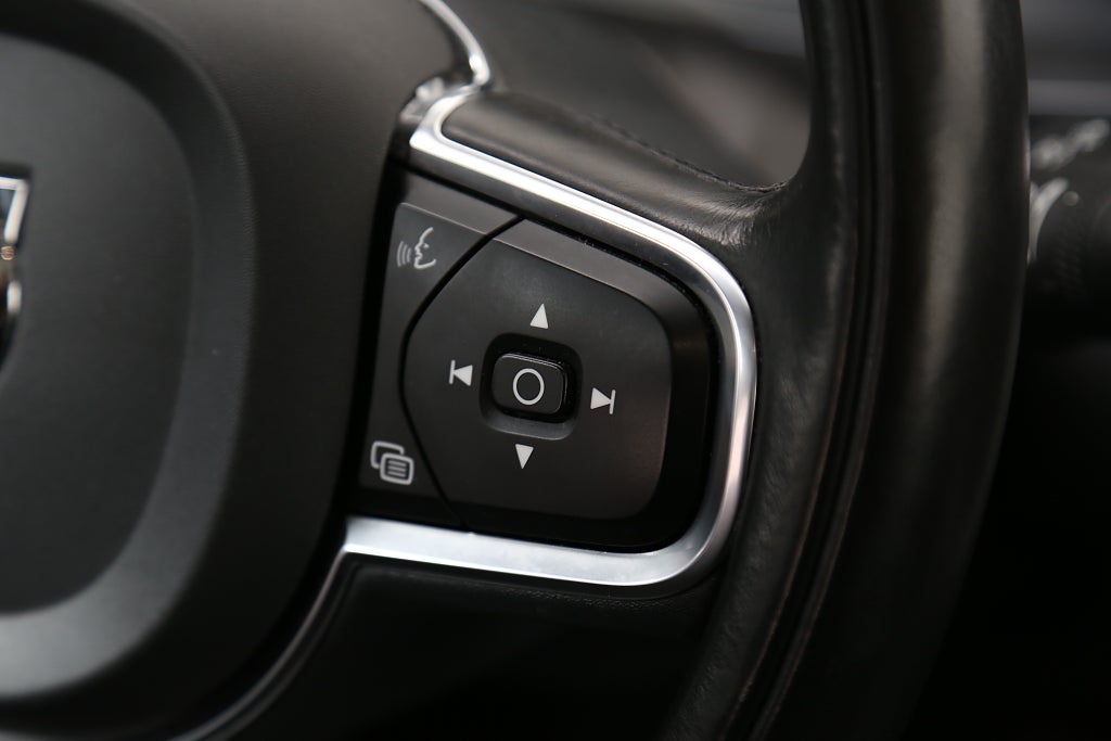 Volvo XC60 Recharge T6 340hk AWD Momentum Pano Drag Leasbar 2021