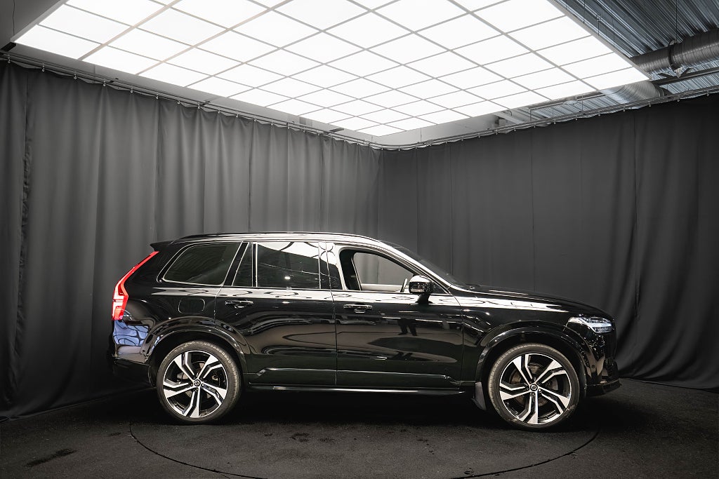 Volvo XC90 Recharge T8 AWD ULTIMATE DARK 7-sits B&W LUFT DRAG MOMS