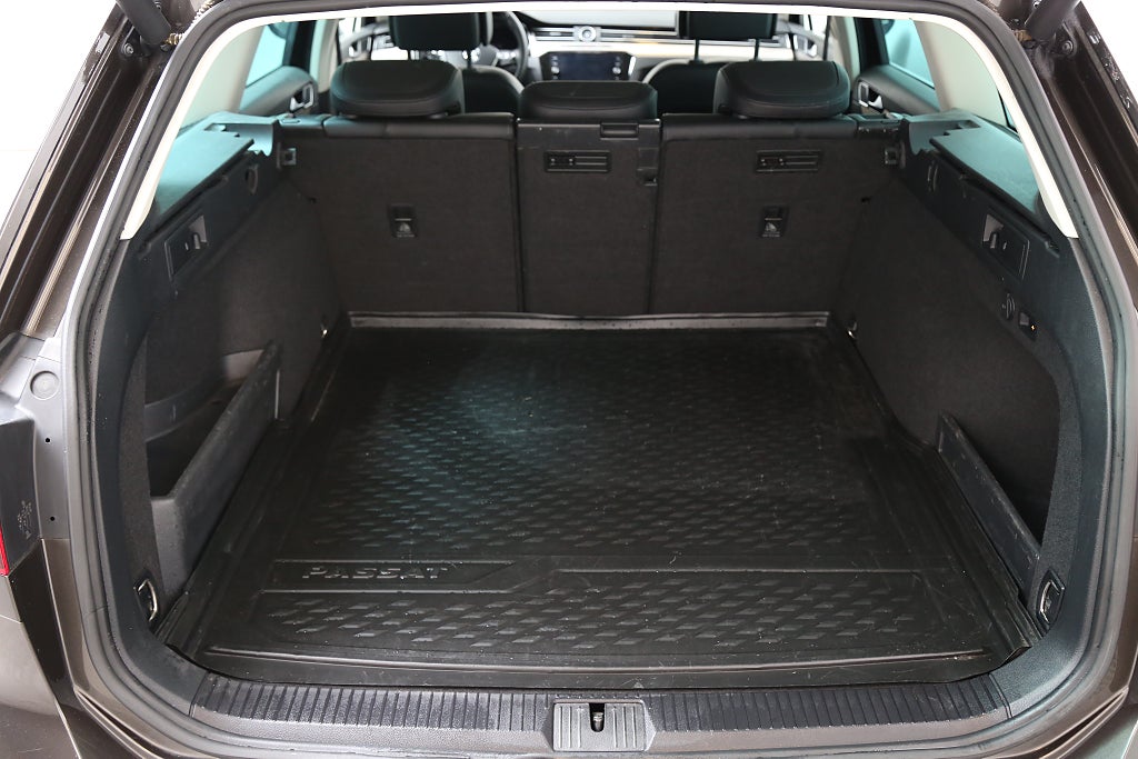 Volkswagen Passat TDI 190hk 4M Executive R-Line Drag Värmare 2018