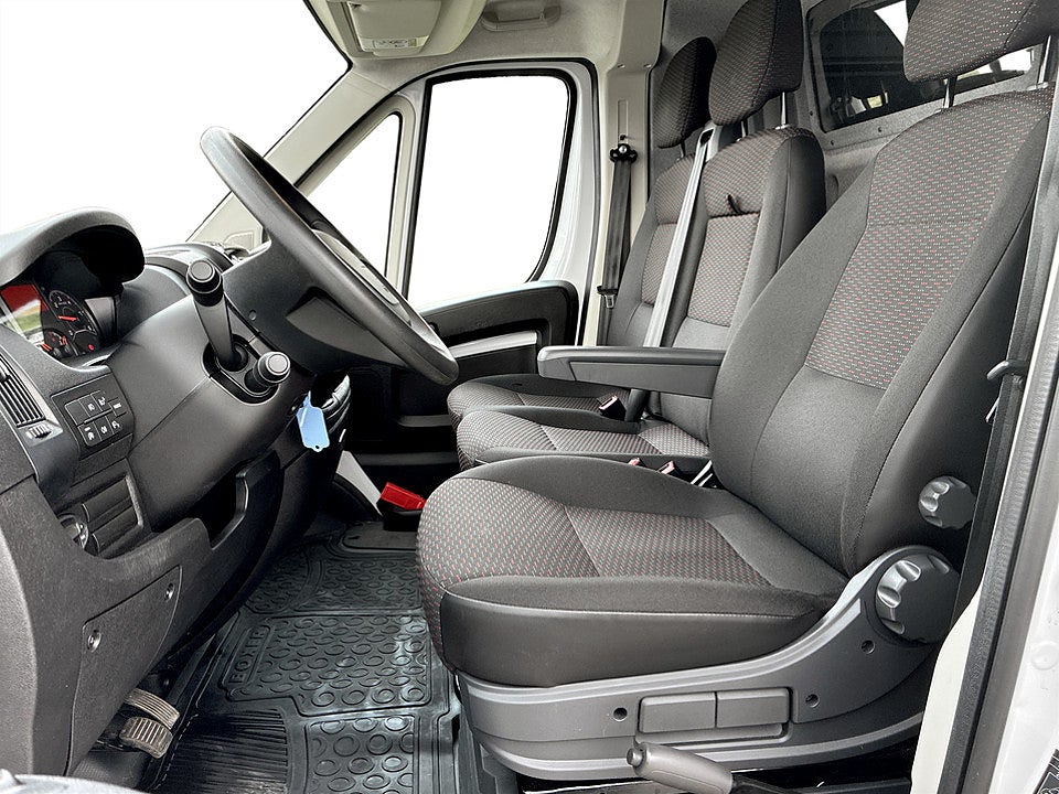 Bild på Peugeot Boxer PRO+ 2.2 BHDi 140hk L2H1 3-SITS B-KAMERA DRAG