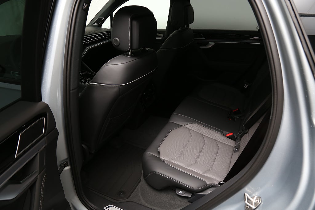 Volkswagen Touareg 3,0 V6 TDI R-Line Final Edition 4M Värme Drag Leasbar 2026