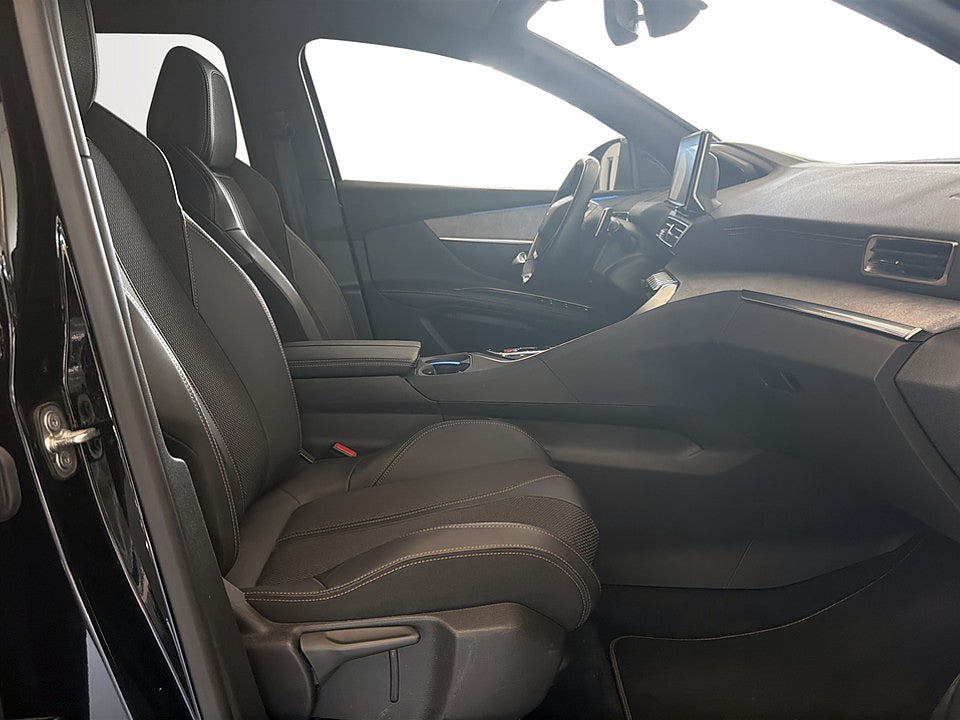 Bild på Peugeot 5008 GT 1.2 PT 130hk Aut 7-SITS B-KAMERA CARPLAY