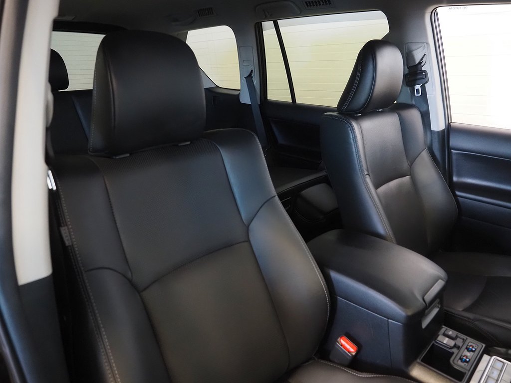 Toyota Land Cruiser 2.8 D-4D 4WD Premium Drag D-Värm Ledramp 2022