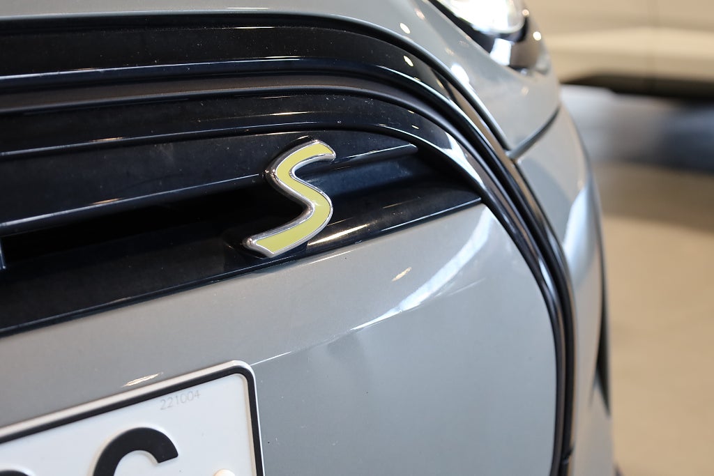 MINI Cooper SE Navi Läder Värmare Carplay Sensorer LED 2023