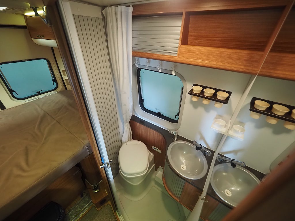 Adria Twin SP 120hk | Markis | Dragkrok | Under 6m | Plåtis 2011