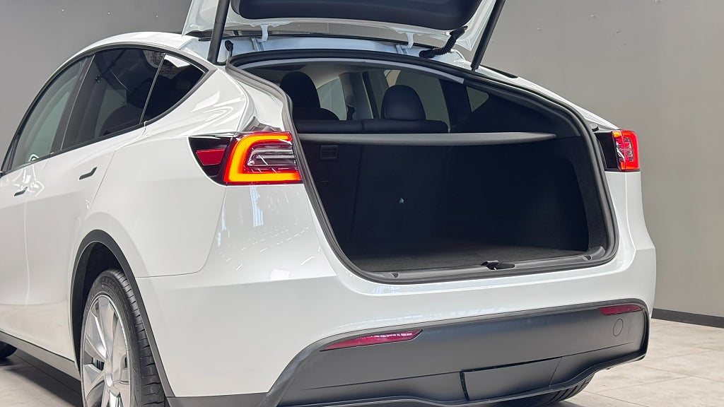 Tesla Model Y 2024 - miniatyr 16