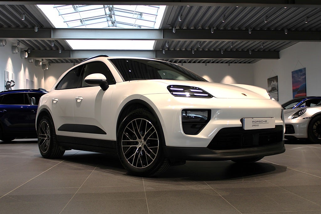 Porsche Macan Moms