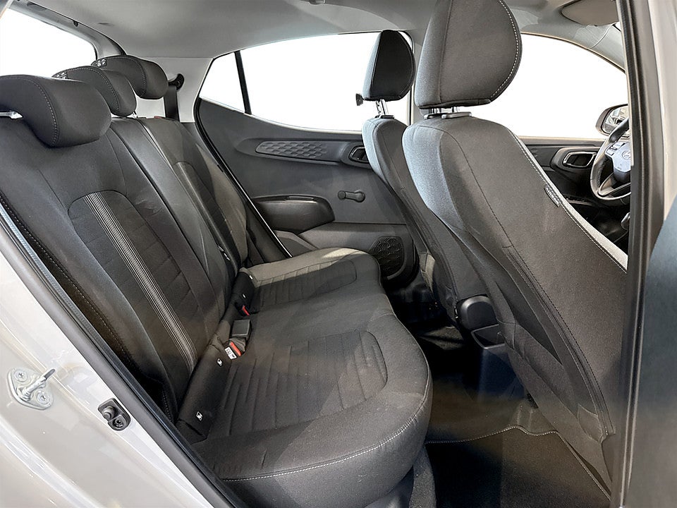 Bild på Hyundai i10 Essential 1.0 67hk BACKKAMERA CARPLAY RATTVÄRME