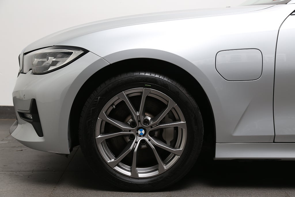 BMW 330e Sedan 292hk Steptronic Sport line Navi P-Sensorer H/K 2020