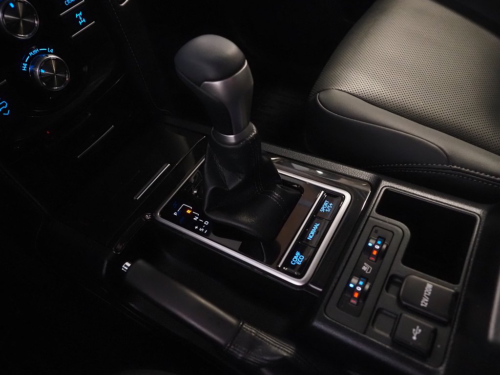 Toyota Land Cruiser 2.8 D-4D 4WD Premium Drag D-Värm Ledramp 2022