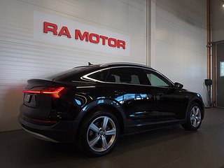 SUV Audi E-Tron 7 av 22