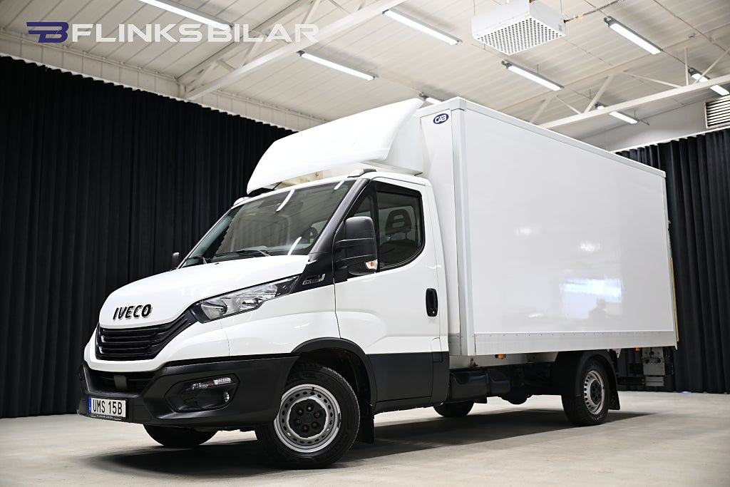 Iveco Daily 136HK Automat|Volymskåp|BG-Lyft|Sidodörr|Backkamera
