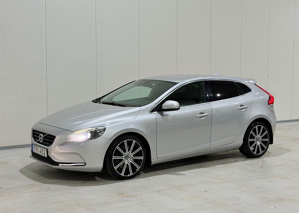 Volvo V40 D3 150HK Momentum Business Edition D-Värmare Drag 