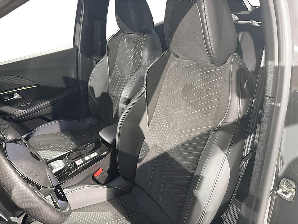 Bild på Peugeot 2008 GT 1.2 PT 130hk Aut - PL 24 månader/2000 mil