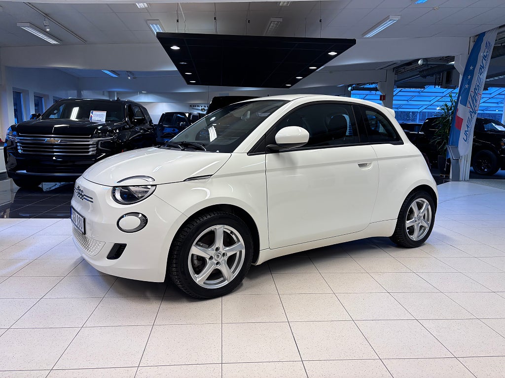 Fiat 500E Icon Vinterhjul Momsbil *2,95% ränta*