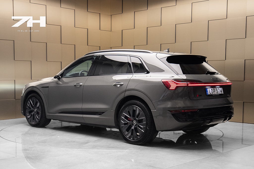 Audi q8-e-tron Q8 55 e-tron quattro S line / Luftfjädring / HuD / Dra