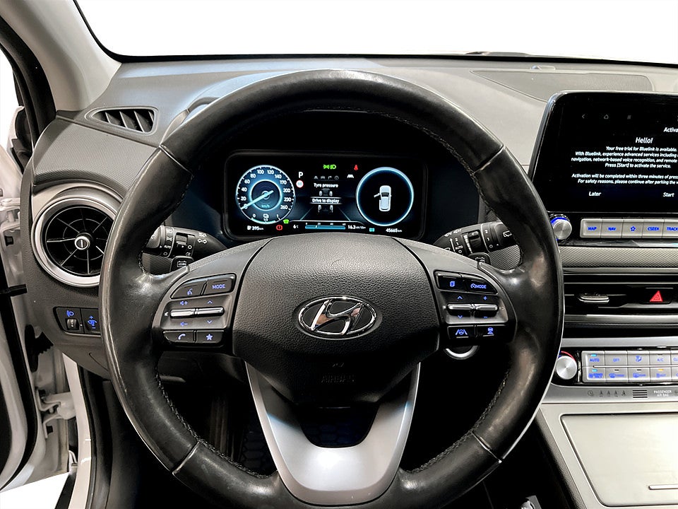Bild på Hyundai Kona Essential Electric 64kWh Aut B-KAMERA CARPLAY 204hk