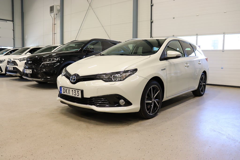 Toyota Auris Touring Sports Hybrid e-CVT Navi B-Kamera 136hk