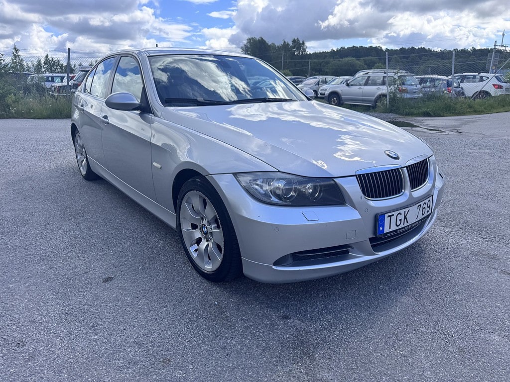 BMW 330i Sedan 