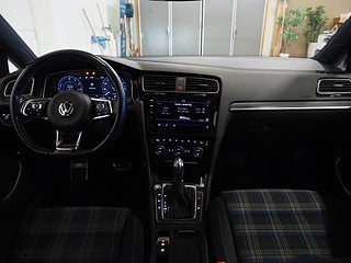 Halvkombi Volkswagen Golf 16 av 21